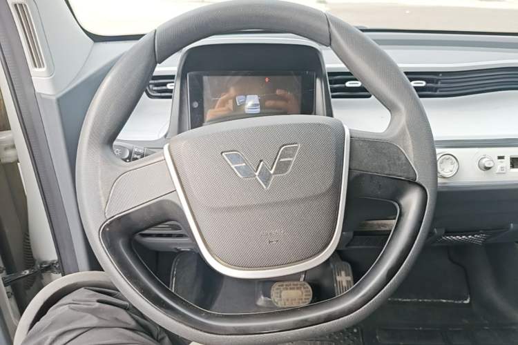 Used Wuling Hongguang MINIEV 2022 Macaron Premium Model – Lithium Iron Phosphate Steering Wheel