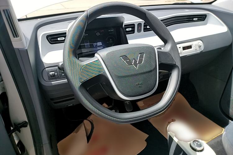 Used Wuling Hongguang MINIEV 2022 Macaron Fashion Edition Lithium-Nickel-Cobalt-Alpha-oxide Steering Wheel