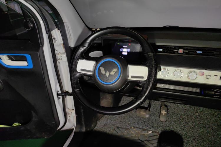 Used Wuling Hongguang MINIEV 2022 GAMEBOY 300km Enthusiast Model with Lithium Iron Phosphate Steering Wheel