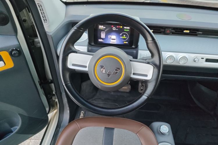 Used Wuling Hongguang MINIEV 2022 GAMEBOY 300km Enthusiast Model with Lithium Iron Phosphate Steering Wheel