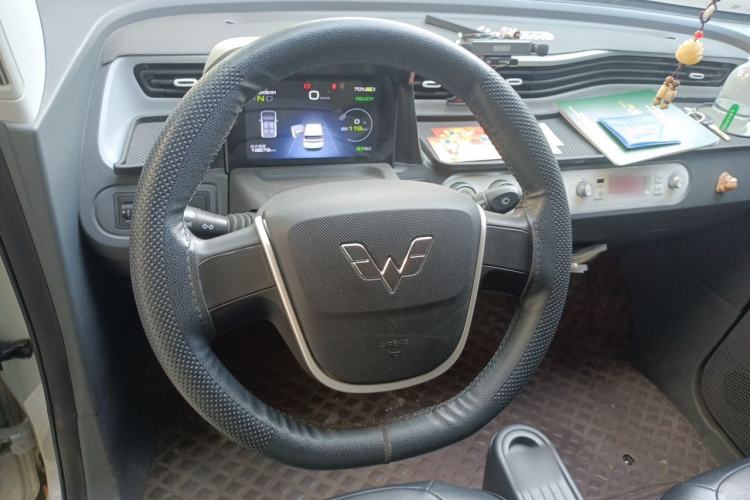 Used Wuling Hongguang MINIEV 2022 Macaron Premium Model – Lithium Iron Phosphate Steering Wheel