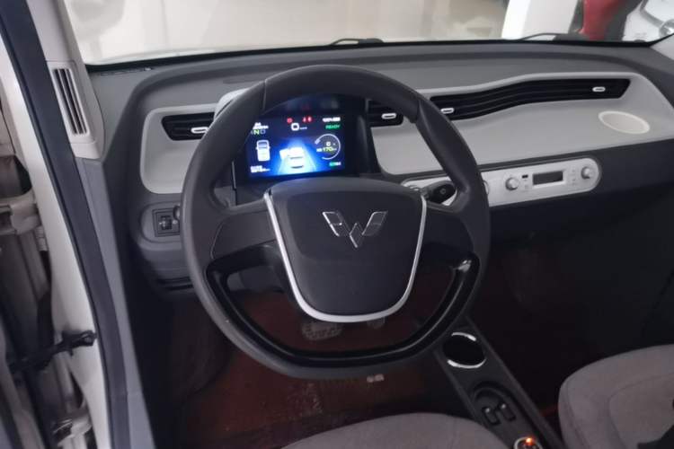 Used Wuling Hongguang MINIEV 2022 Macaron Premium Model – Lithium Iron Phosphate Steering Wheel