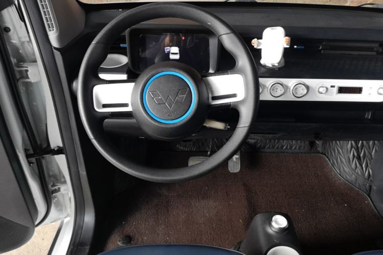 Used Wuling Hongguang MINIEV 2022 GAMEBOY 300km Enthusiast Model with Lithium Iron Phosphate Steering Wheel