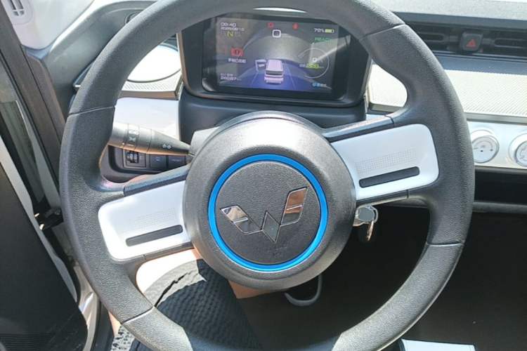 Used Wuling Hongguang MINIEV 2022 GAMEBOY 300km Enthusiast Model with Lithium Iron Phosphate Steering Wheel
