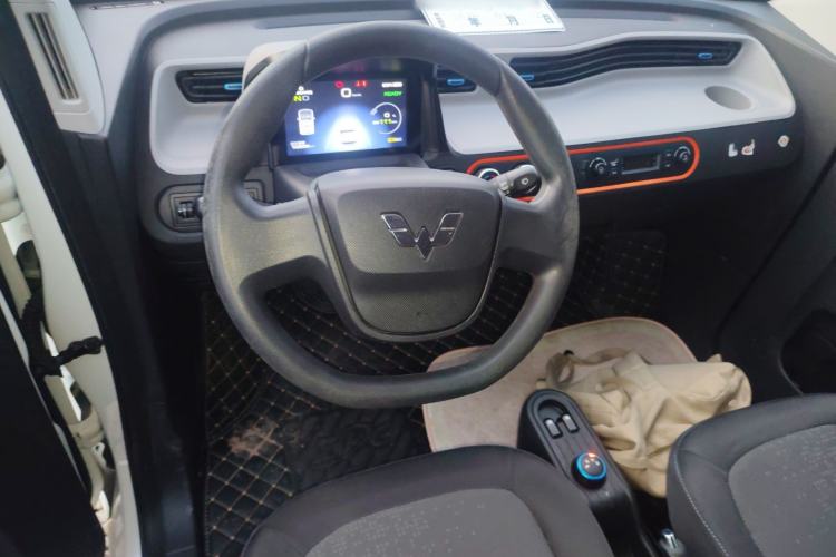Used Wuling Hongguang MINIEV 2022 Macaron Fashion Model Lithium Iron Phosphate Steering Wheel