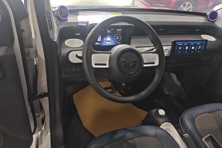 Used Wuling Hongguang MINIEV 2022 GAMEBOY 300km Enthusiast Model with Lithium Iron Phosphate Steering Wheel