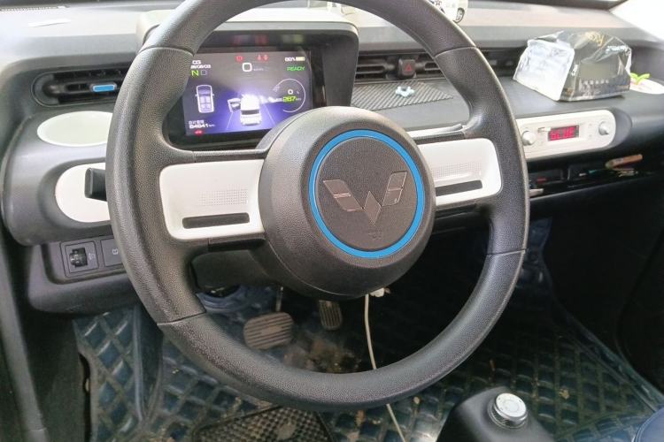 Used Wuling Hongguang MINIEV 2022 GAMEBOY 300km Enthusiast Model with Lithium Iron Phosphate Steering Wheel