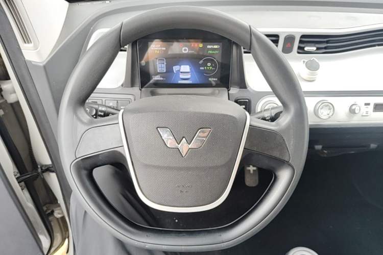 Used Wuling Hongguang MINIEV 2022 Macaron Premium Model – Lithium Iron Phosphate Steering Wheel