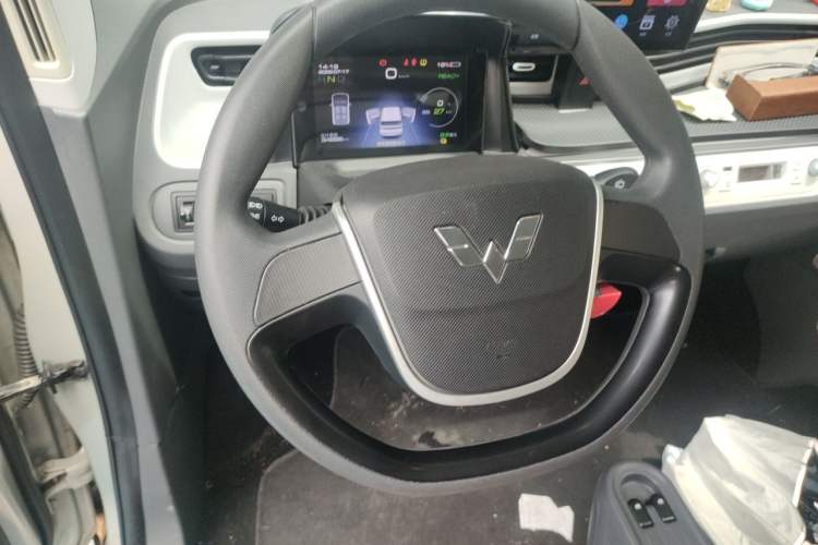 Used Wuling Hongguang MINIEV 2022 Macaron Premium Model – Lithium Iron Phosphate Steering Wheel