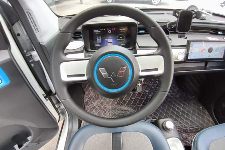 Used Wuling Hongguang MINIEV 2022 GAMEBOY 200km Gaming Edition with Lithium Iron Phosphate Steering Wheel