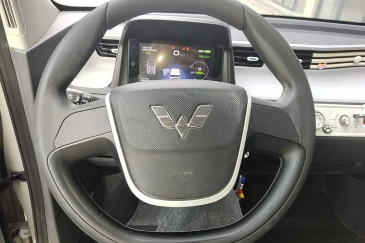 Used Wuling Hongguang MINIEV 2022 Macaron Premium Model – Lithium Iron Phosphate Steering Wheel