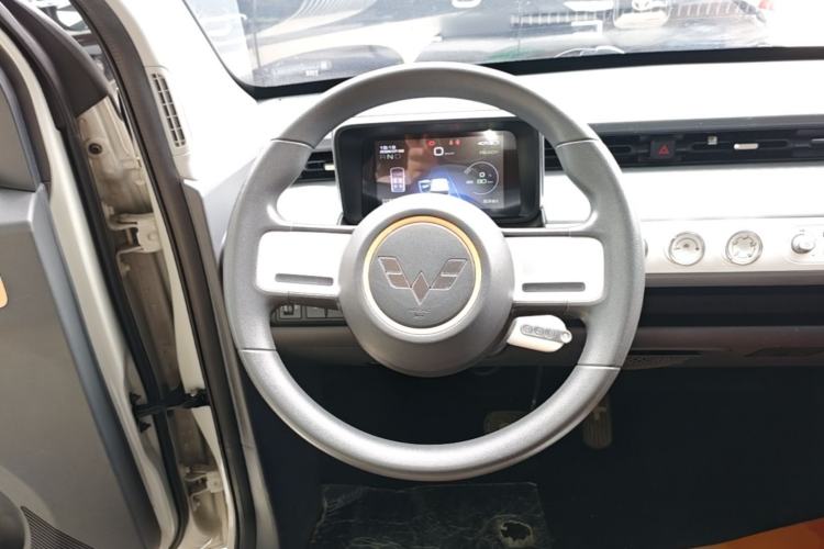 Used Wuling Hongguang MINIEV 2022 GAMEBOY 300km Enthusiast Model with Lithium Iron Phosphate Steering Wheel