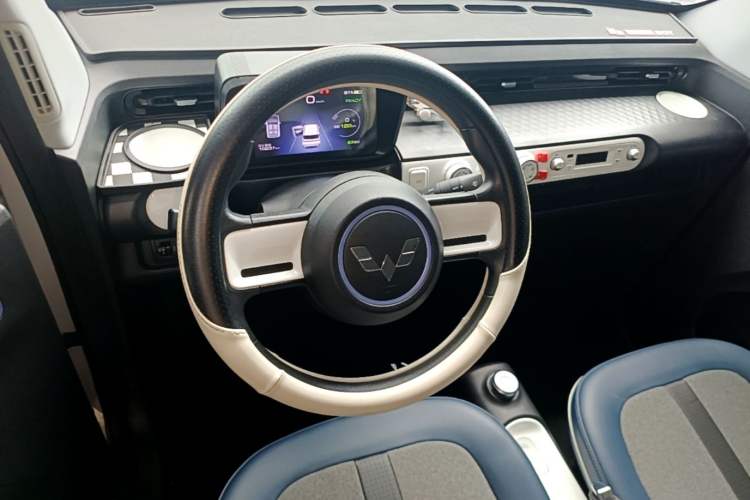 Used Wuling Hongguang MINIEV 2022 GAMEBOY 200km Gaming Edition with Lithium Iron Phosphate Steering Wheel
