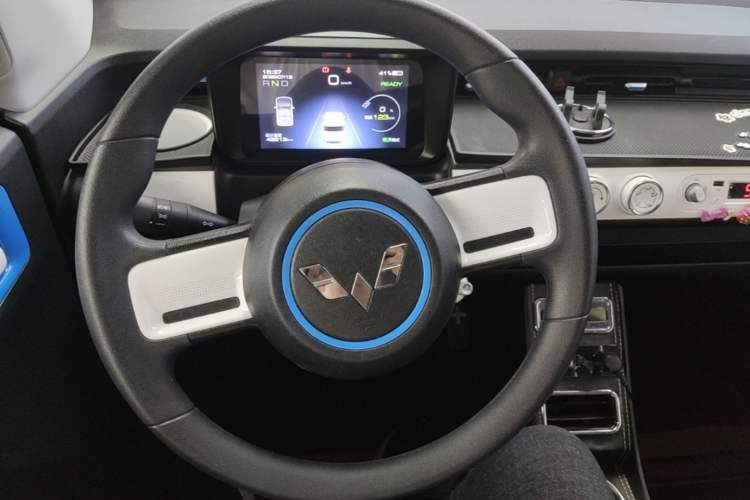 Used Wuling Hongguang MINIEV 2022 GAMEBOY 300km Enthusiast Model with Lithium Iron Phosphate Steering Wheel