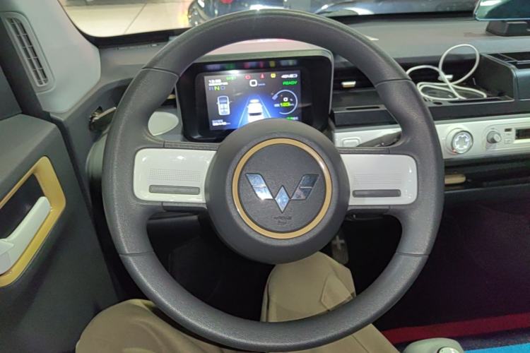 Used Wuling Hongguang MINIEV 2022 GAMEBOY 300km Enthusiast Model with Lithium Iron Phosphate Steering Wheel
