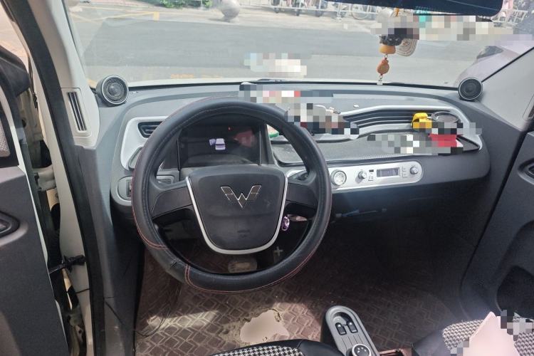 Used Wuling Hongguang MINIEV 2022 Macaron Premium Model – Lithium Iron Phosphate Steering Wheel
