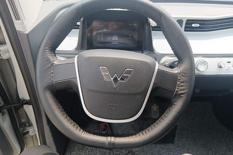 Used Wuling Hongguang MINIEV 2022 Macaron Premium Model – Lithium Iron Phosphate Steering Wheel