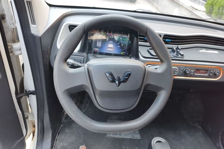 Used Wuling Hongguang MINIEV 2022 Macaron Fashion Model Lithium Iron Phosphate Steering Wheel