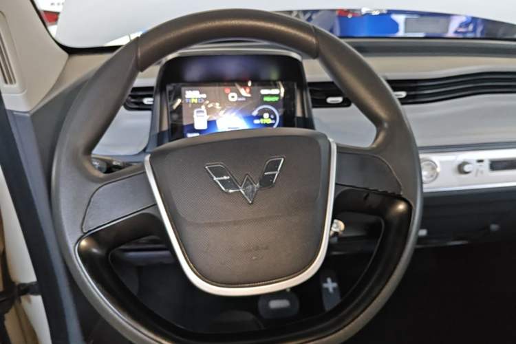 Used Wuling Hongguang MINIEV 2022 Macaron Premium Model – Lithium Iron Phosphate Steering Wheel