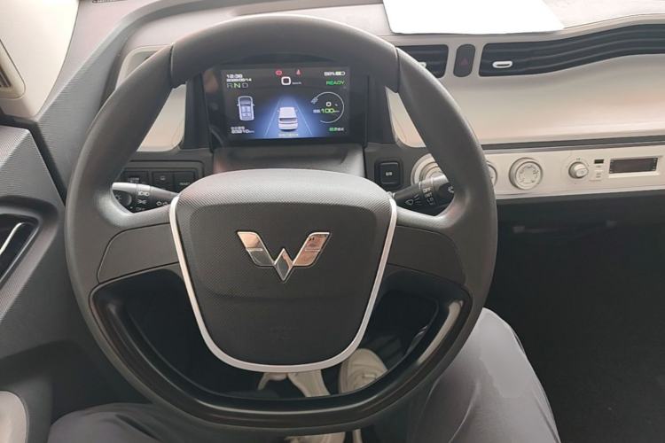 Used Wuling Hongguang MINIEV 2022 Macaron Premium Model – Lithium Iron Phosphate Steering Wheel