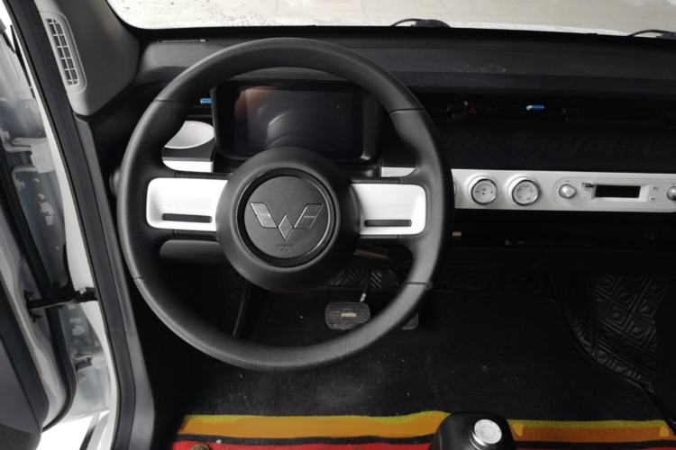 Used Wuling Hongguang MINIEV 2022 GAMEBOY 300km Enthusiast Model with Lithium Iron Phosphate Steering Wheel