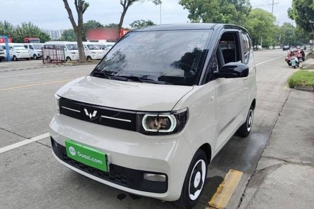 Używany Wuling Hongguang MINIEV 2022 Macaron Premium Model – Lithium Iron Phosphate