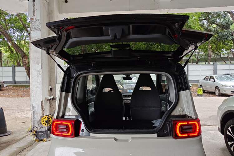 Used Wuling Hongguang MINIEV 2022 Macaron Premium Model – Lithium Iron Phosphate Trunk