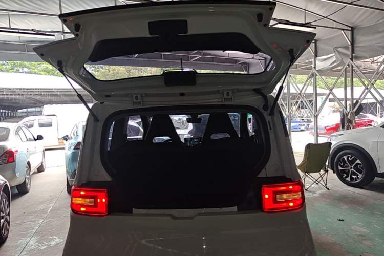 Used Wuling Hongguang MINIEV 2022 Easy Version Lithium-NMC Trunk