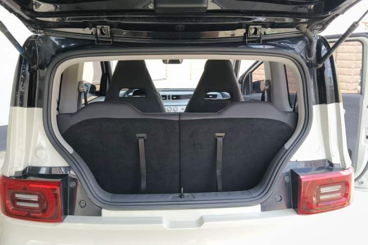 Used Wuling Hongguang MINIEV 2022 Macaron Premium Model – Lithium Iron Phosphate Trunk