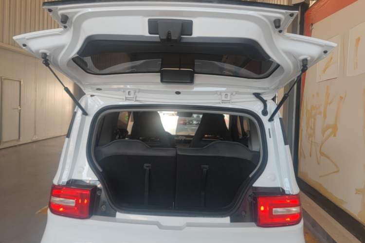 Used Wuling Hongguang MINIEV 2022 Zizai Version Lithium-NMC Trunk