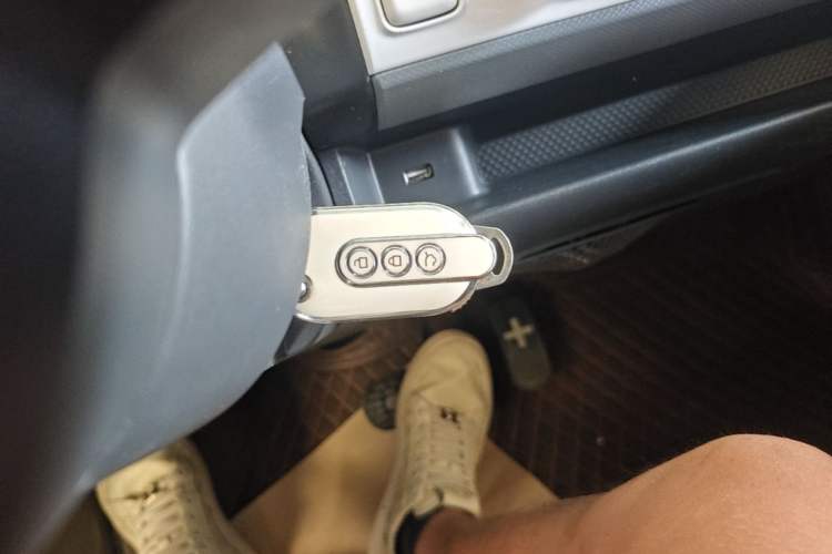 Used Wuling Hongguang MINIEV 2022 GAMEBOY 200km Gaming Edition with Lithium Iron Phosphate Vehicle Key