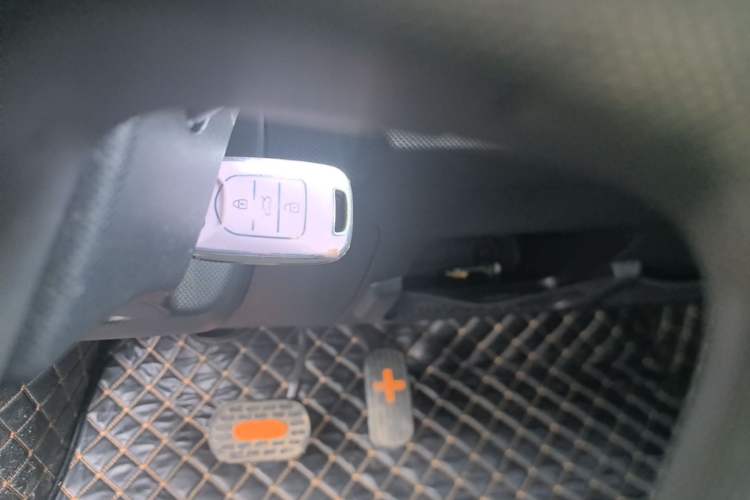 Used Wuling Hongguang MINIEV 2022 Easy Version Lithium Iron Phosphate Vehicle Key