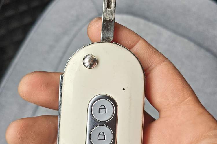 Used Wuling Hongguang MINIEV 2022 Macaron Premium Model – Lithium Iron Phosphate Vehicle Key