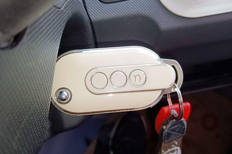 Used Wuling Hongguang MINIEV 2022 Macaron Fashion Model Lithium Iron Phosphate Vehicle Key
