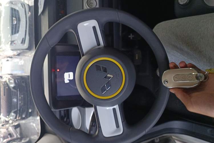 Used Wuling Hongguang MINIEV 2022 GAMEBOY 300km Enthusiast Model with Lithium Iron Phosphate Vehicle Key