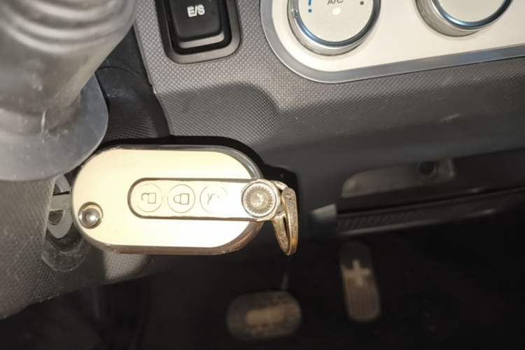 Used Wuling Hongguang MINIEV 2022 Macaron Premium Model – Lithium Iron Phosphate Vehicle Key