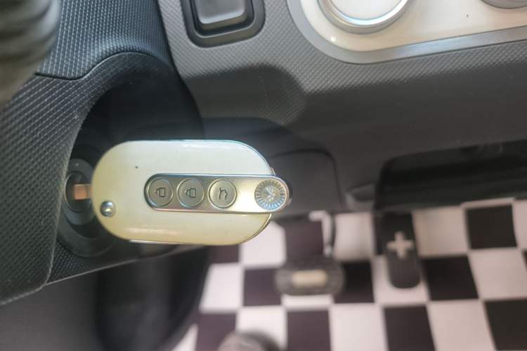 Used Wuling Hongguang MINIEV 2022 Macaron Premium Model – Lithium Iron Phosphate Vehicle Key