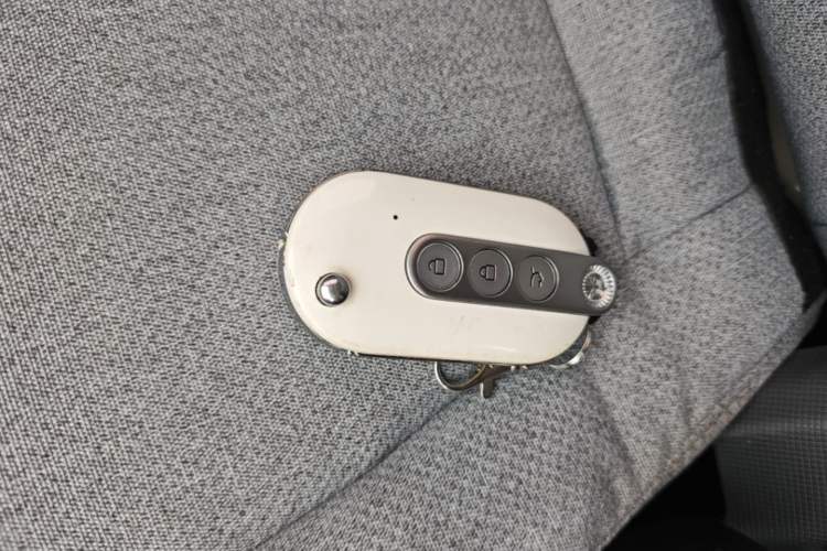 Used Wuling Hongguang MINIEV 2022 Macaron Premium Model – Lithium Iron Phosphate Vehicle Key