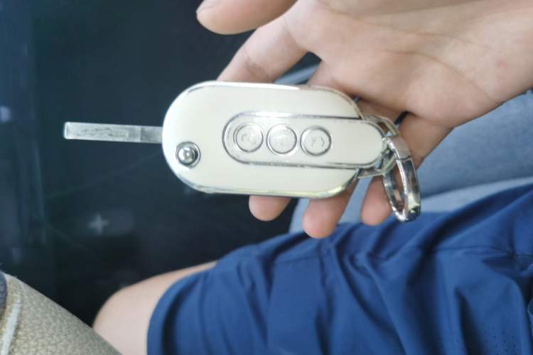 Used Wuling Hongguang MINIEV 2022 Macaron Premium Model – Lithium Iron Phosphate Vehicle Key