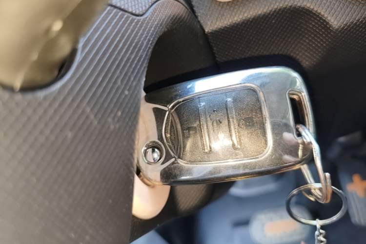 Used Wuling Hongguang MINIEV 2022 Macaron Fashion Model Lithium Iron Phosphate Vehicle Key