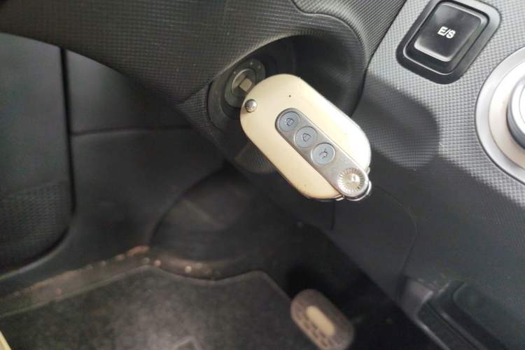 Used Wuling Hongguang MINIEV 2022 Macaron Premium Model – Lithium Iron Phosphate Vehicle Key