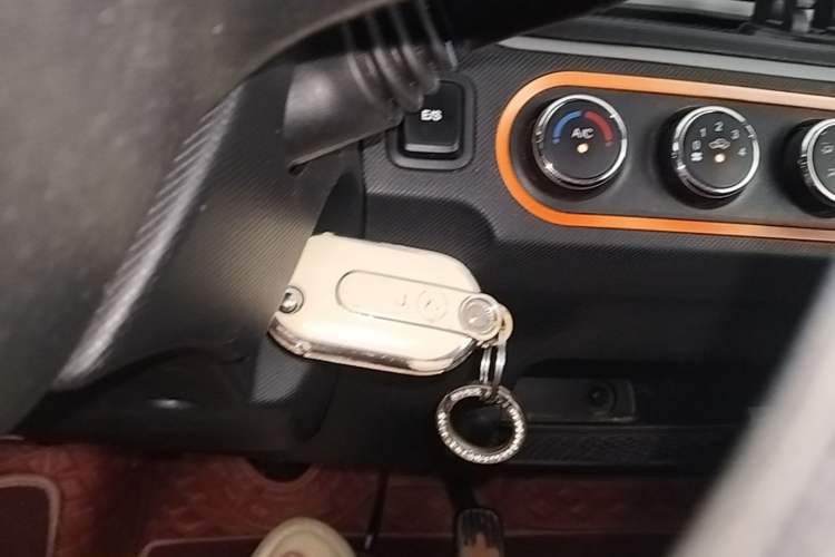 Used Wuling Hongguang MINIEV 2022 Macaron Premium Model – Lithium Iron Phosphate Vehicle Key