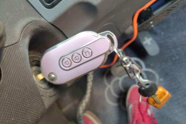 Used Wuling Hongguang MINIEV 2022 Macaron Premium Model – Lithium Iron Phosphate Vehicle Key
