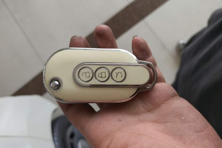 Used Wuling Hongguang MINIEV 2022 Macaron Premium Model – Lithium Iron Phosphate Vehicle Key