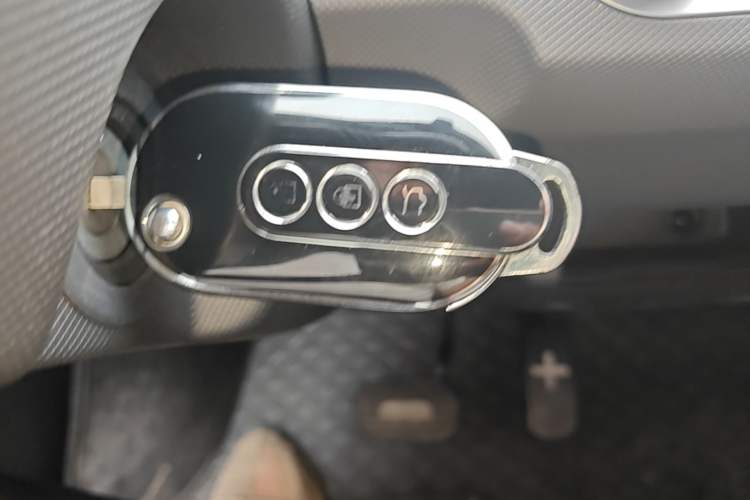 Used Wuling Hongguang MINIEV 2022 Macaron Fashion Edition Lithium-Nickel-Cobalt-Alpha-oxide Vehicle Key