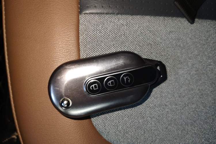 Used Wuling Hongguang MINIEV 2022 GAMEBOY 300km Enthusiast Model with Lithium Iron Phosphate Vehicle Key