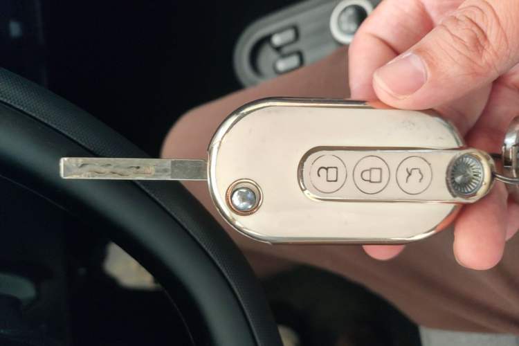 Used Wuling Hongguang MINIEV 2022 Macaron Premium Model – Lithium Ternary Battery Vehicle Key