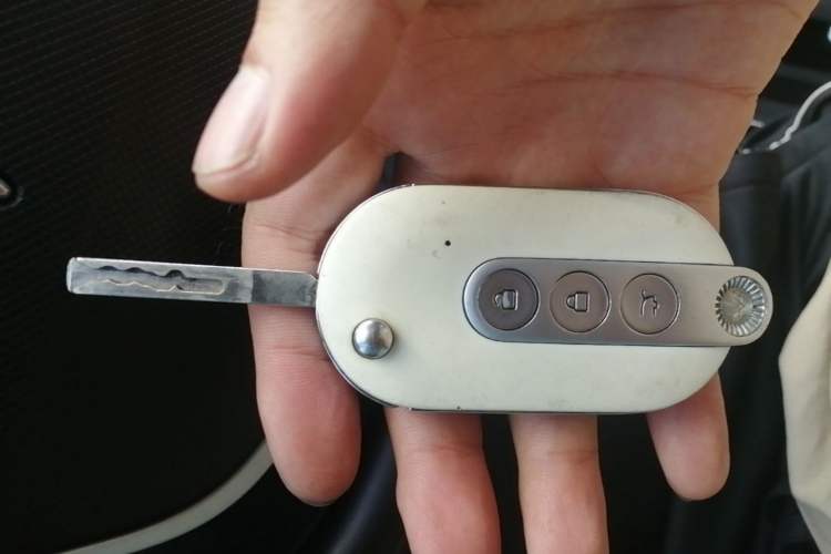Used Wuling Hongguang MINIEV 2022 Macaron Premium Model – Lithium Iron Phosphate Vehicle Key