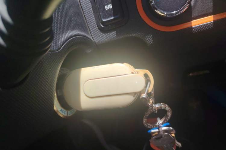 Used Wuling Hongguang MINIEV 2022 Macaron Fashion Model Lithium Iron Phosphate Vehicle Key