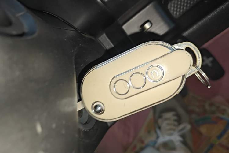 Used Wuling Hongguang MINIEV 2022 GAMEBOY 300km Enthusiast Model with Lithium Iron Phosphate Vehicle Key